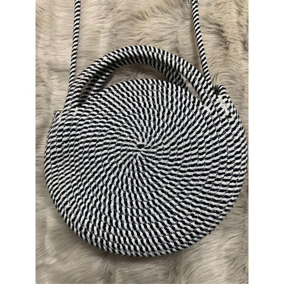 Bon Voyage Black & White Swirl Circular Crossbody Bag - Picture 2 of 8